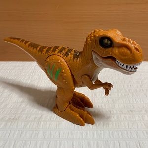 Robo-Alive Attacking T-Rex Robotic Dinosaur by Zuru